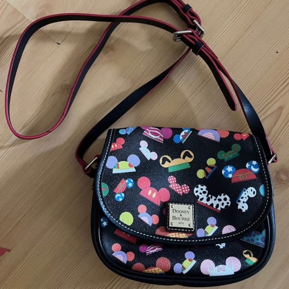 New Disney Dooney & Bourke "I Am Ear Hat" Black Hallie Crossbody Purse - Picture 1 of 3